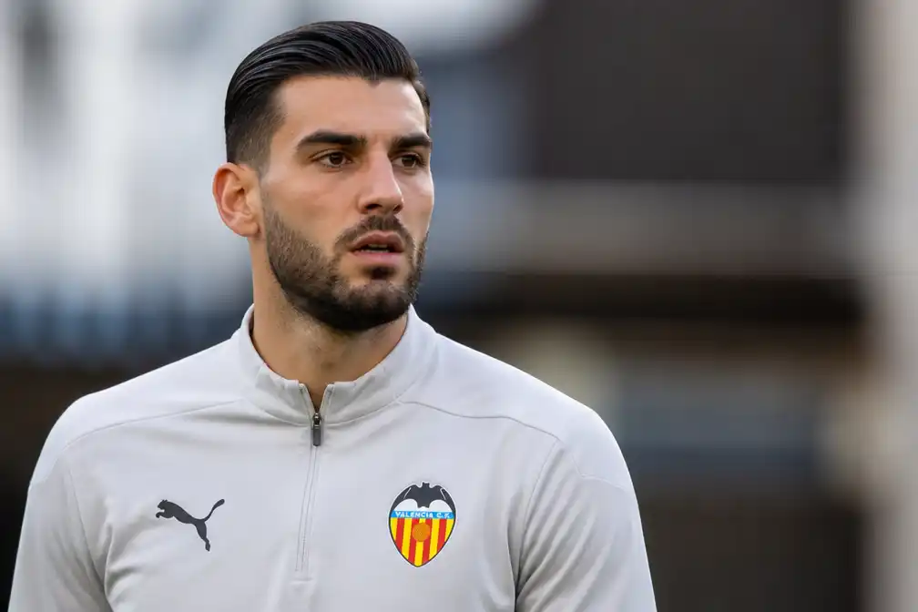 Spaanse voetballer Rafa Mir krijgt 8,5 jaar cel voor seksueel misbruik