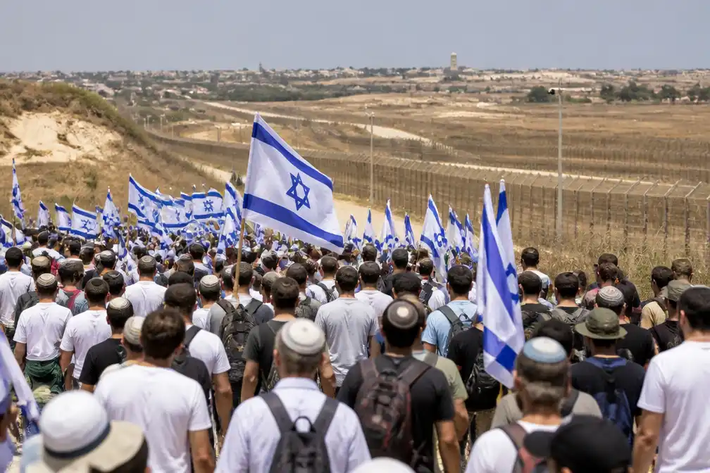 Duizenden ultrarechtse Israëliërs marcheren naar Gazagrens voor nederzettingen