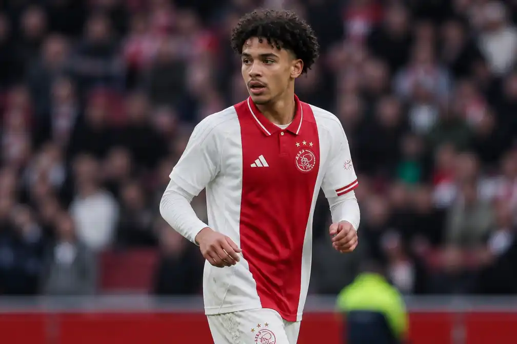 Ajax en Torino bereiken akkoord over middenvelder Kian Fitz-Jim
