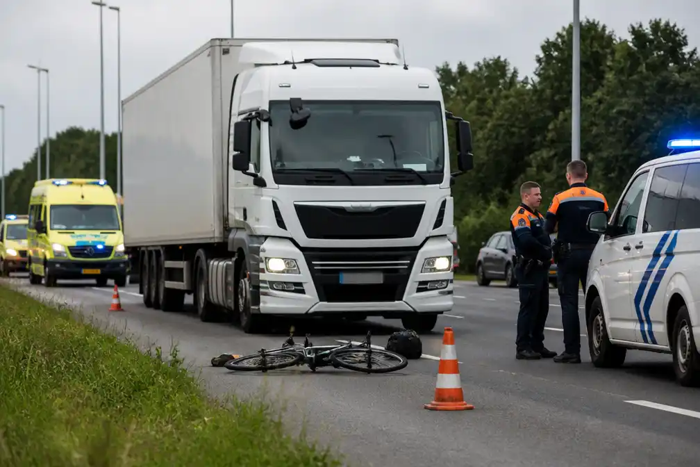 Fietser levensgevaarlijk gewond bij aanrijding met vrachtwagen op Oudenaardsesteenweg in Erpe-Mere