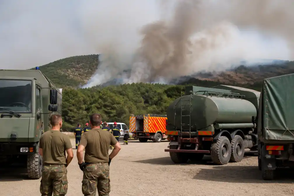 Belgisch leger stuurt brandweer en wagens naar Franse bosbranden, 200.000 geëvacueerd