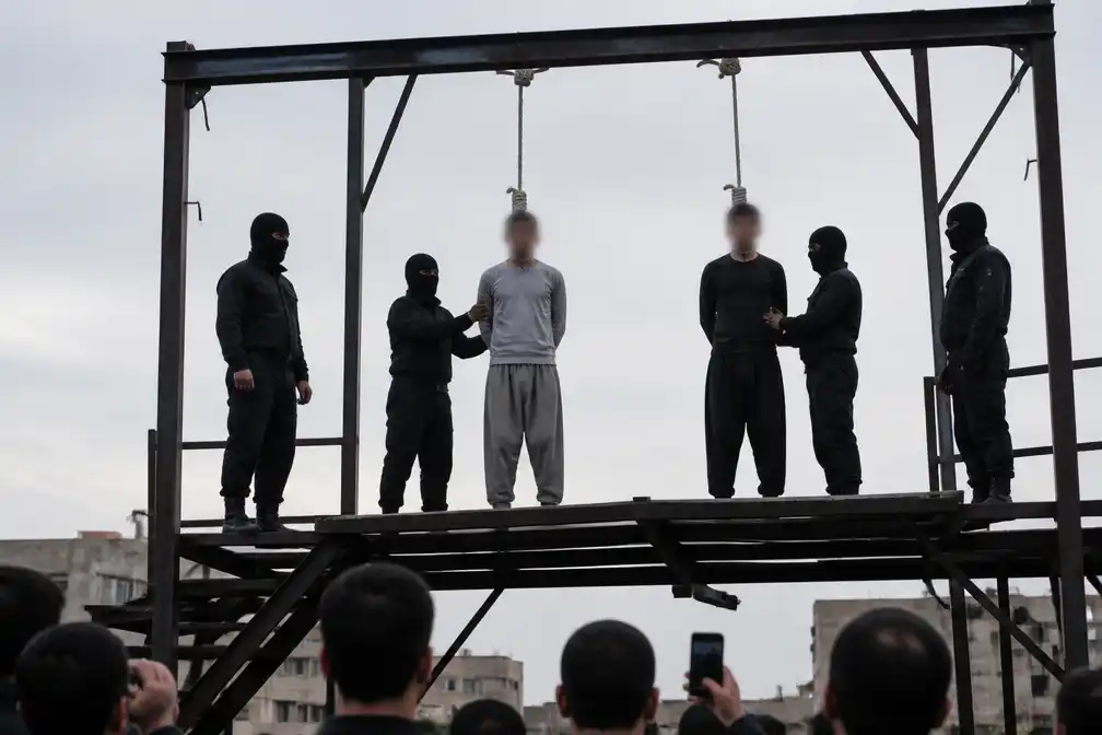 Iran voert eerste publieke executies van 2026 uit, twee demonstranten opgehangen; Amnesty vreest massa-executies