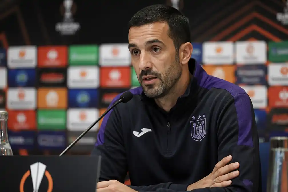 Anderlecht-trainer Vitor Bruno relativeert favorietenrol voor duel met Hammarby