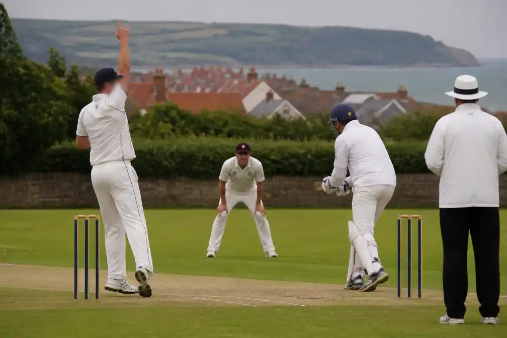 Cricketclub Saltburn onderzocht vanwege vingerknippen om scheidsrechter te misleiden
