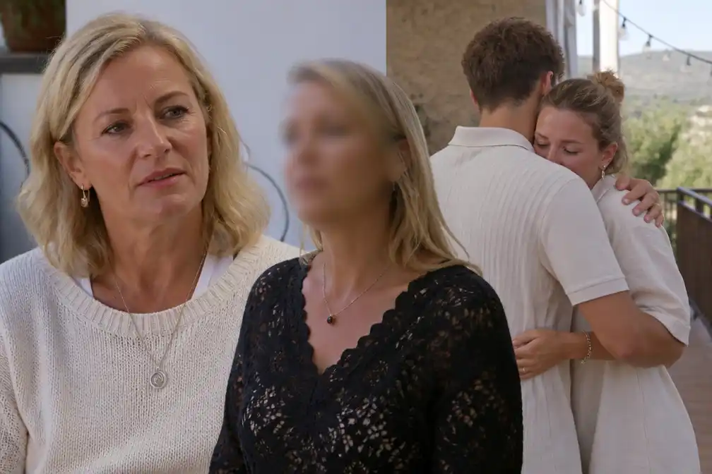 Caroline niet gecharmeerd van snurkende Carolie in B&B Vol Liefde