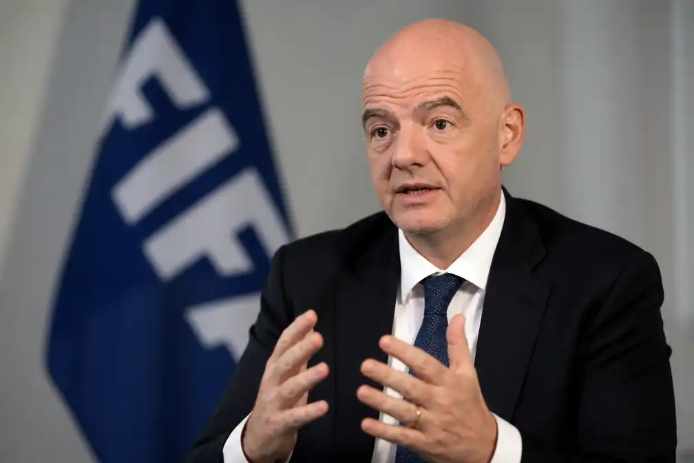 FIFA-voorzitter Infantino noemt investeringsplan 'kans, maar geen verplichting'