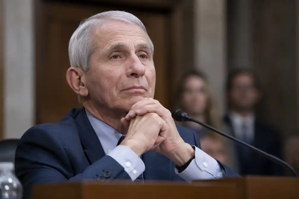 Anthony Fauci beroept zich meer dan 90 keer op zwijgrecht in Senaatsverhoor