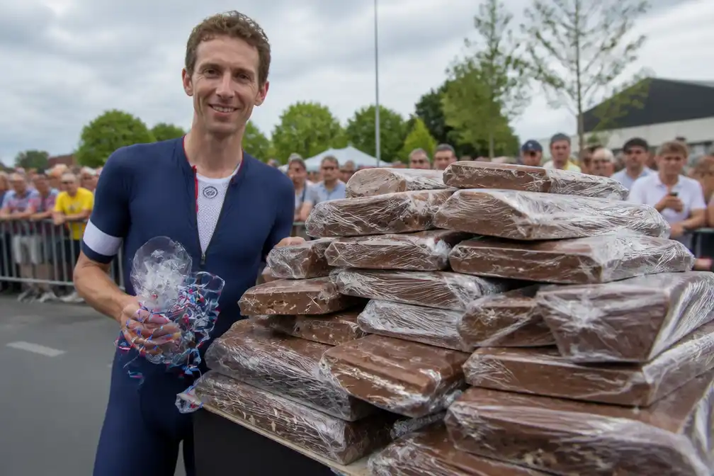 Bauke Mollema wint zijn gewicht in chocolade bij Acht van Chaam