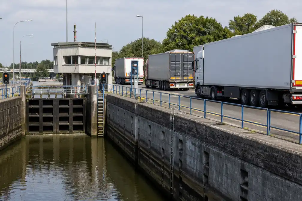 Sluiting Twentekanaal kost bedrijven half miljoen per dag door droogte
