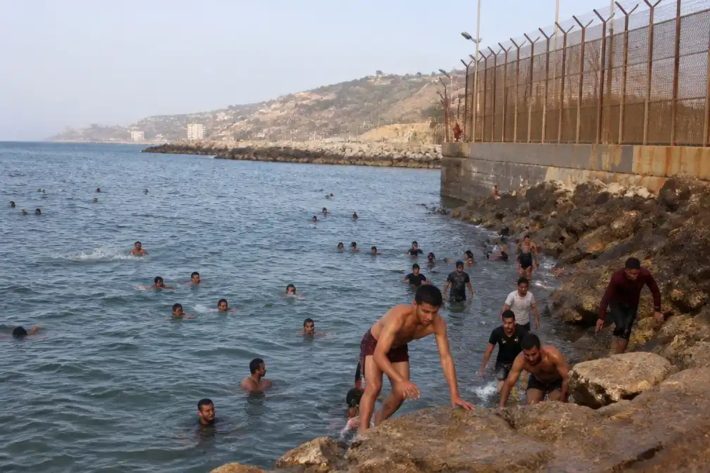 Meer dan 1500 migranten zwemmen naar Spaanse enclave Ceuta in anderhalve week