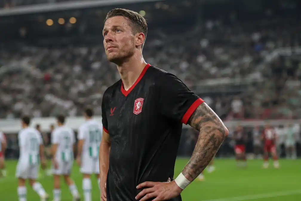 Weghorst scoort, maar FC Twente uitgeschakeld in Europa League door Ferencváros