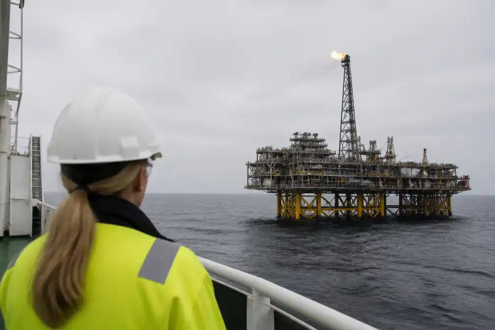 BP wil Noordzee-activiteiten afstoten, topvrouw Meg O'Neill herstructureert