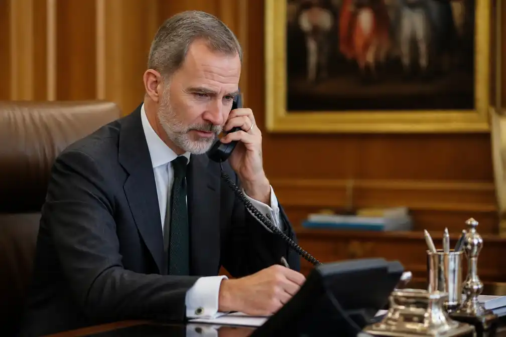 Koning Felipe belt Sánchez en burgemeester Ceuta over migratietoestroom