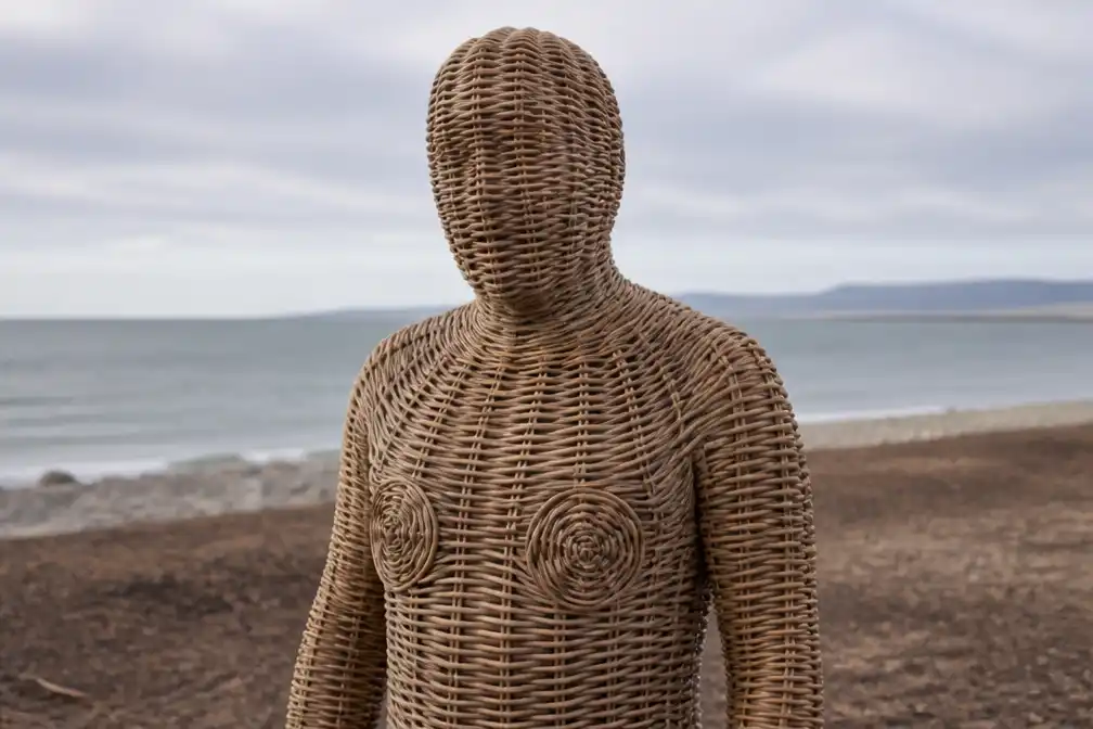 Eerste beelden 'Wicker' tonen Hollywoodster als rieten man
