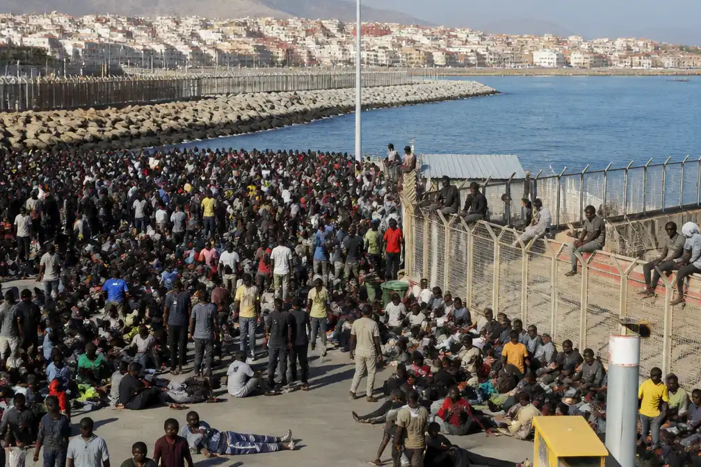 Bijna 50.000 migranten overspoelen Spaanse exclave Ceuta in twee dagen