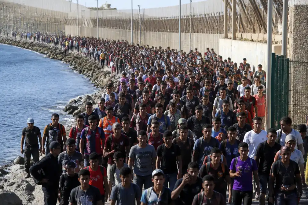 Ceuta overspoeld door 49.000 Marokkaanse migranten in 24 uur, 34 doden