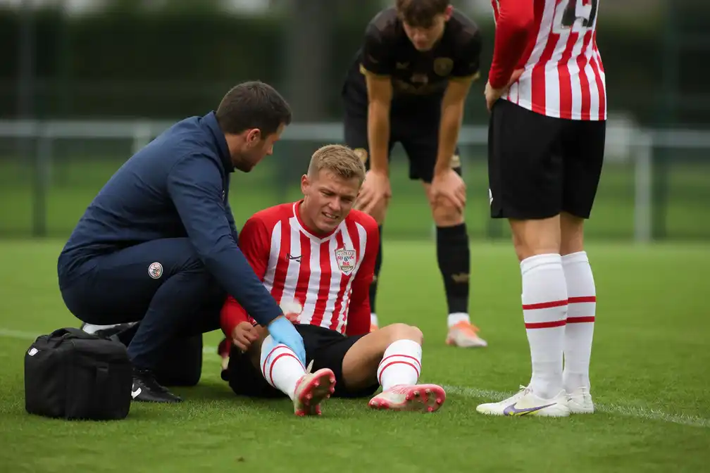 Jong PSV wint oefenduel met 2-1 van TOP Oss, maar ziet spits uitvallen